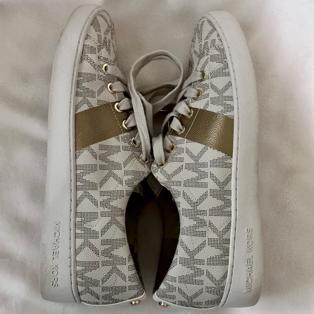 Michael Kors lace up Tennis Shoes - Picture 3 of 8